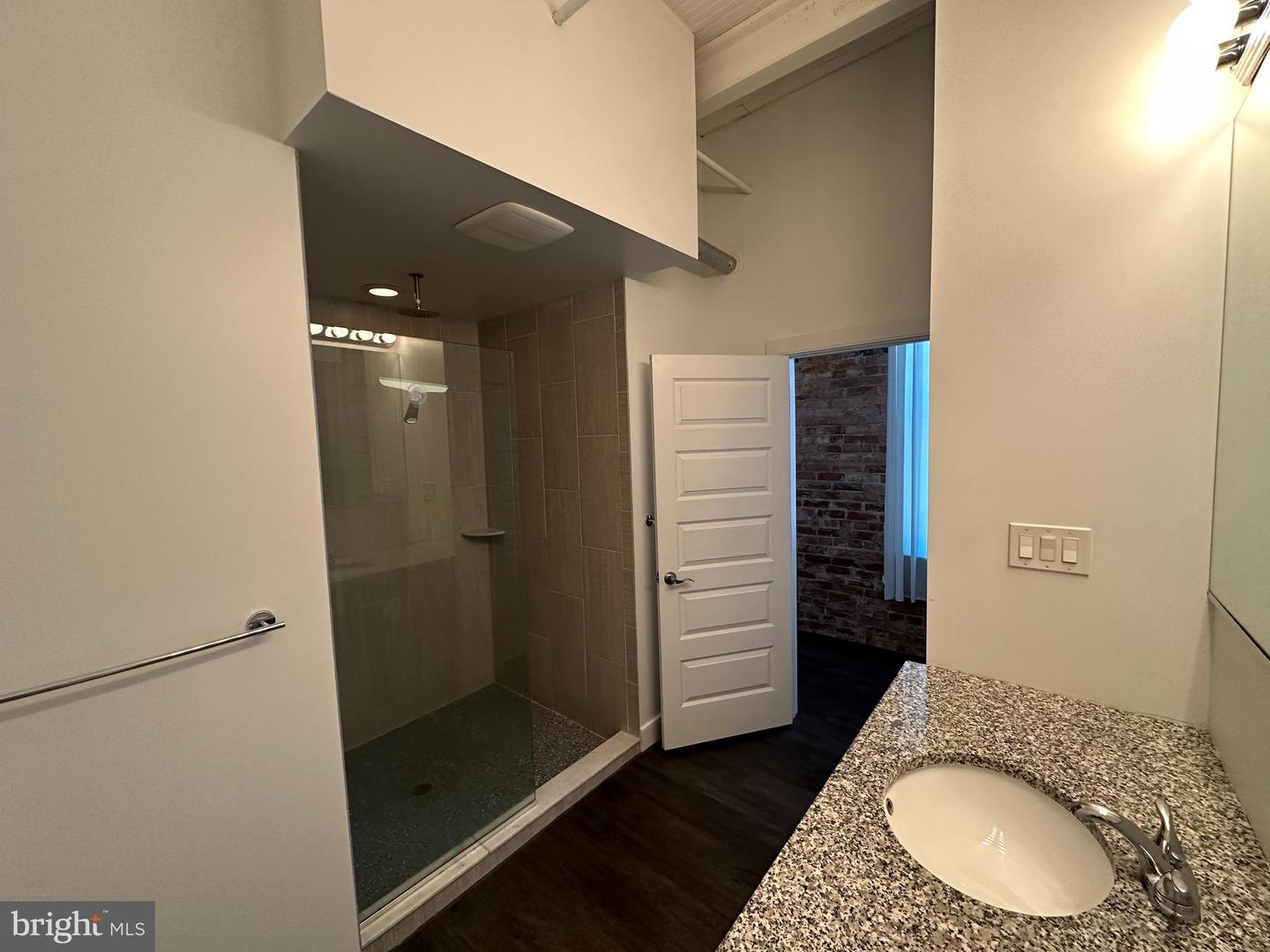 820 W Market St #2a Property Photo 16