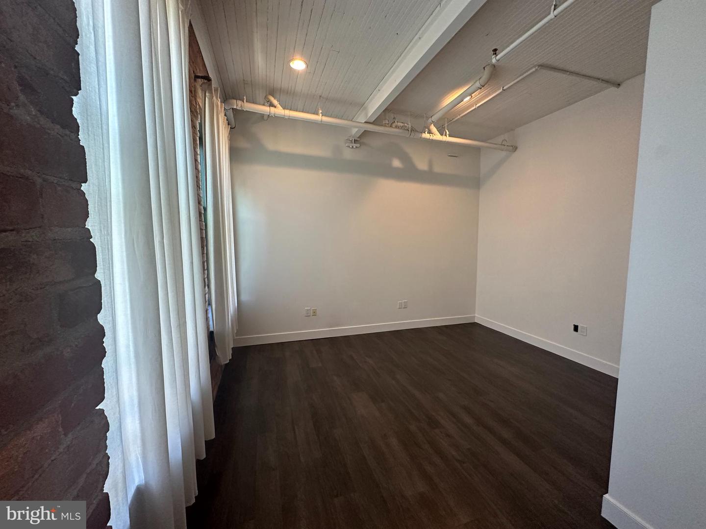 820 W Market St #2a Property Photo 17