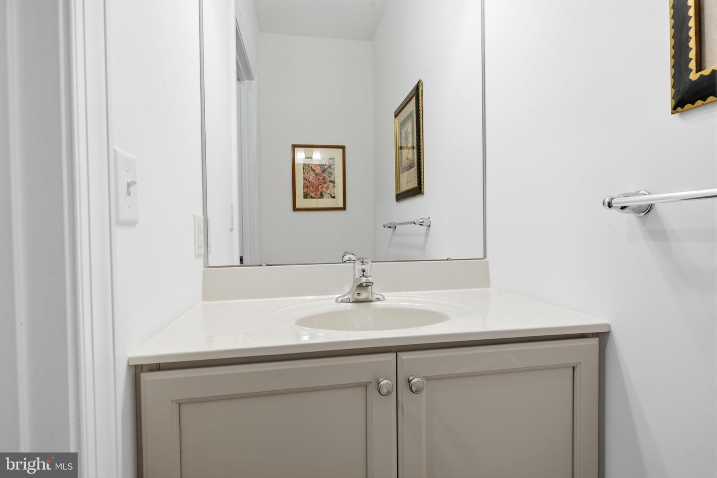 240 E Mission Lane Ln E #240 Property Photo 18