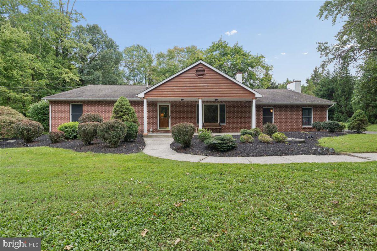 1373 Oxford Valley Rd Property Photo 2