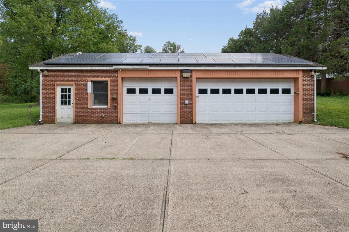 1373 Oxford Valley Rd Property Photo 8
