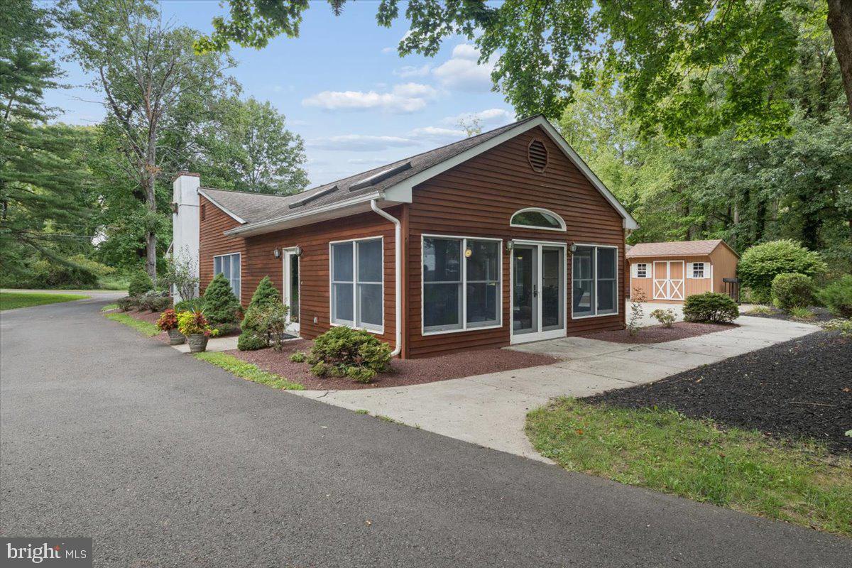 1373 Oxford Valley Rd Property Photo 9