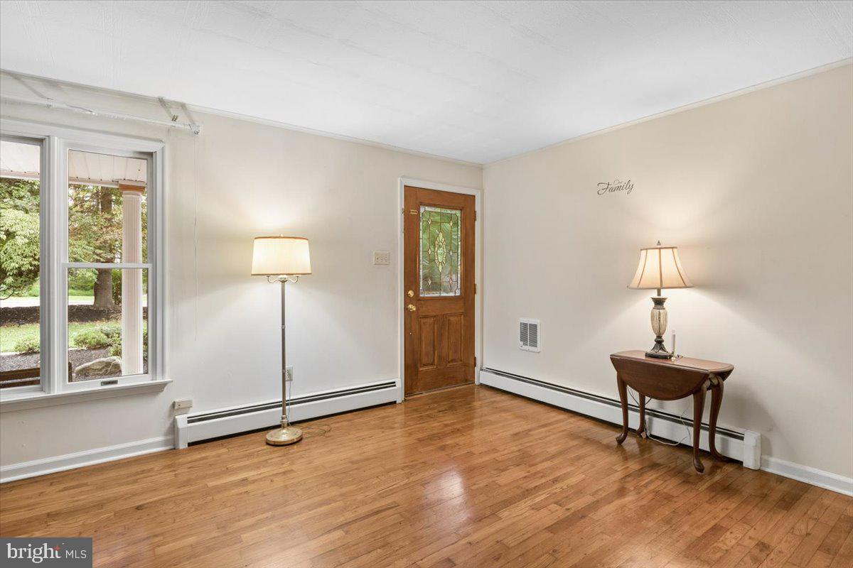 1373 Oxford Valley Rd Property Photo 13
