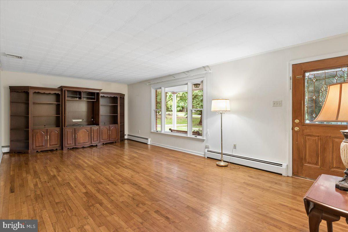 1373 Oxford Valley Rd Property Photo 15