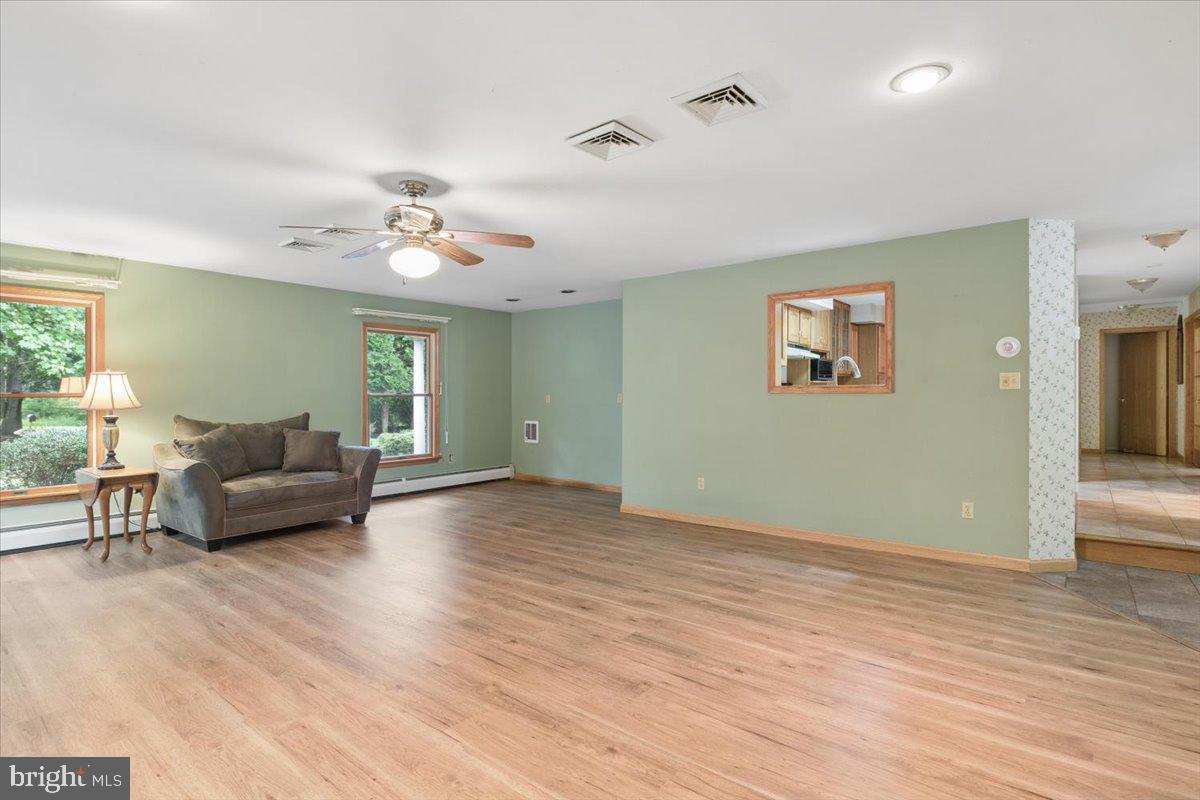 1373 Oxford Valley Rd Property Photo 18
