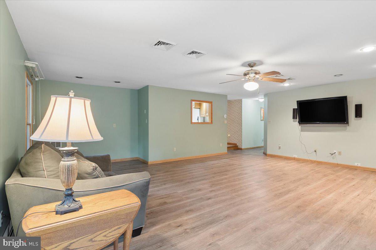 1373 Oxford Valley Rd Property Photo 19