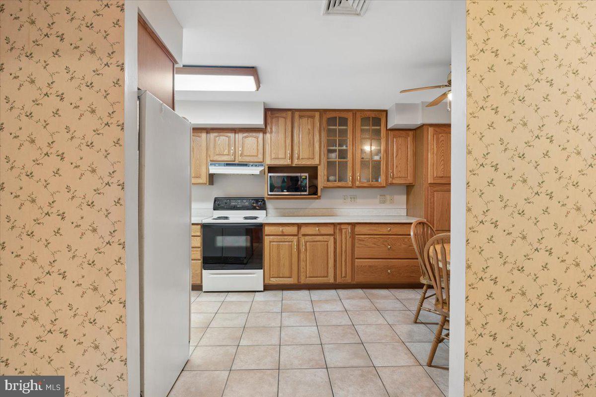 1373 Oxford Valley Rd Property Photo 24