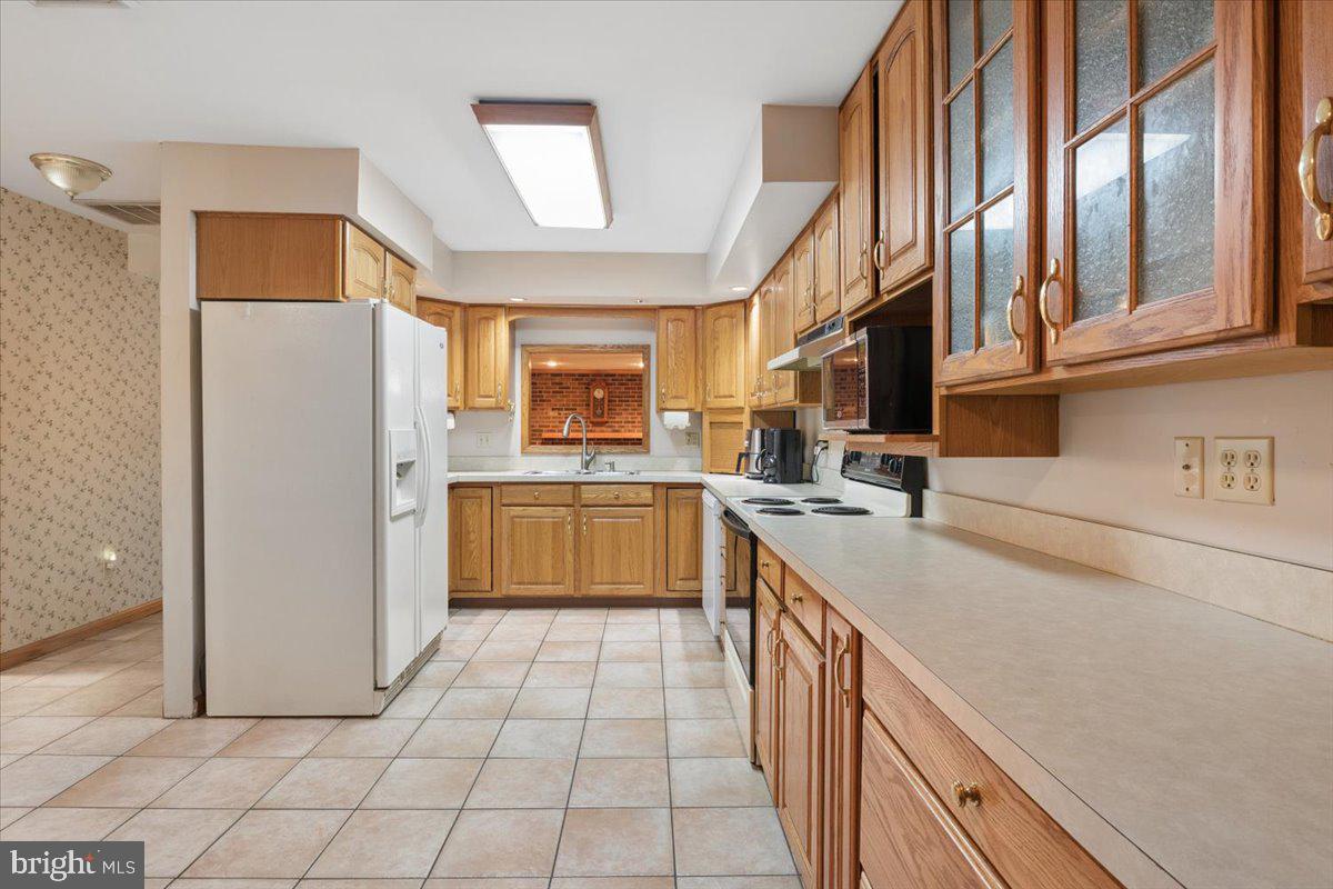 1373 Oxford Valley Rd Property Photo 25
