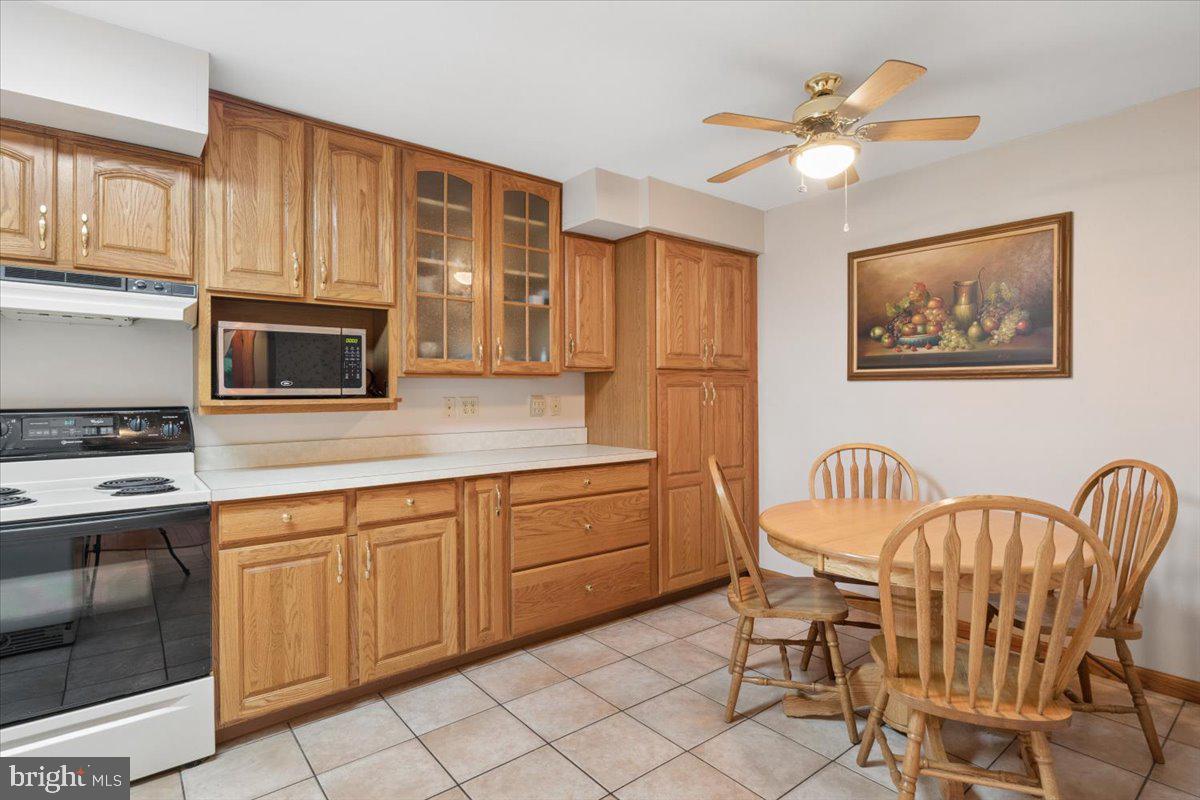 1373 Oxford Valley Rd Property Photo 27