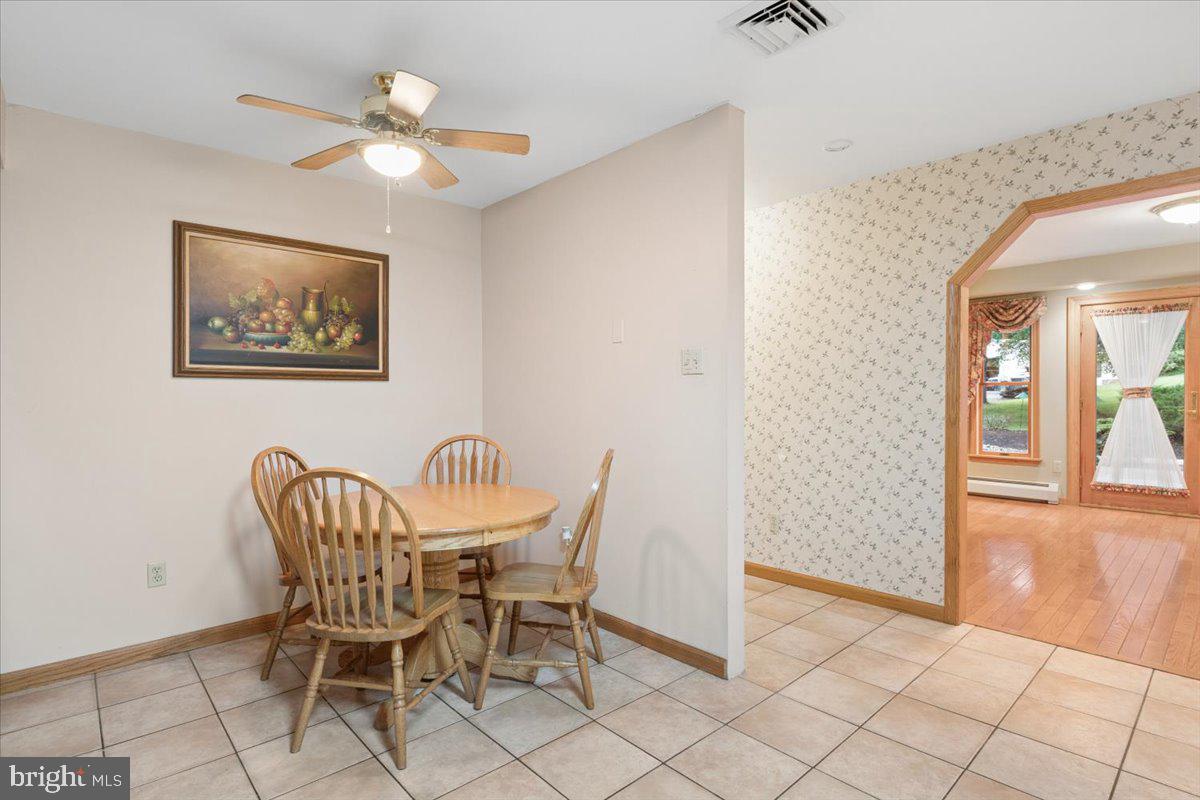 1373 Oxford Valley Rd Property Photo 28