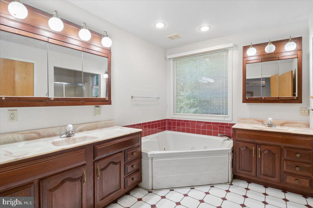 1373 Oxford Valley Rd Property Photo 33