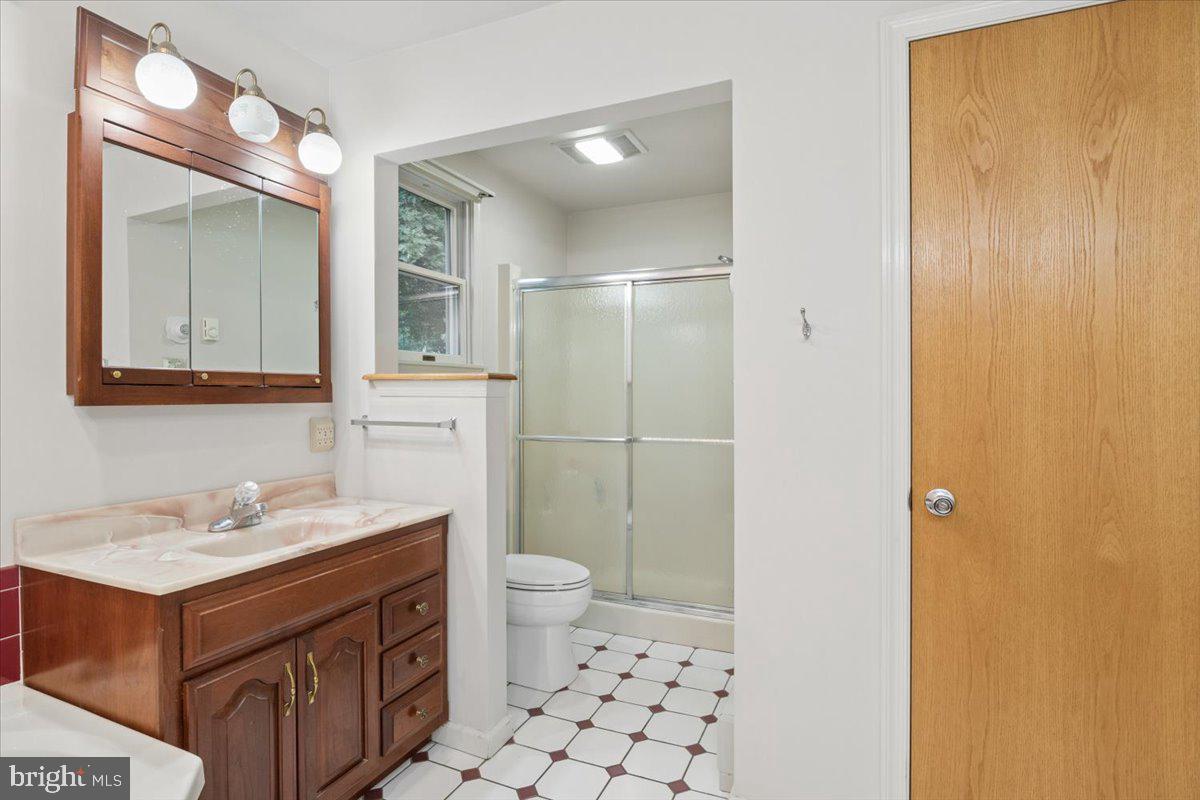 1373 Oxford Valley Rd Property Photo 34