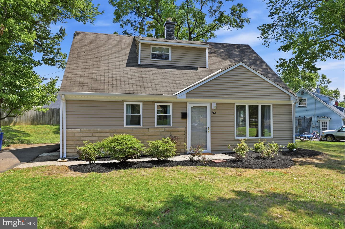 584 Wilk Dr Property Photo 1