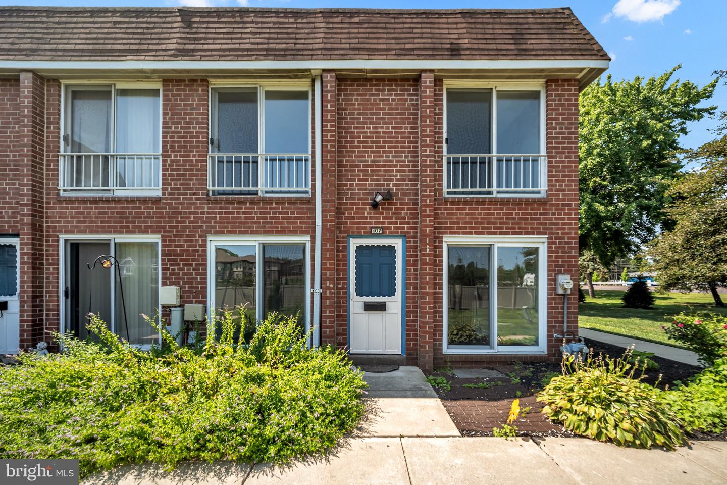 107 Lexington Ct Property Photo 1