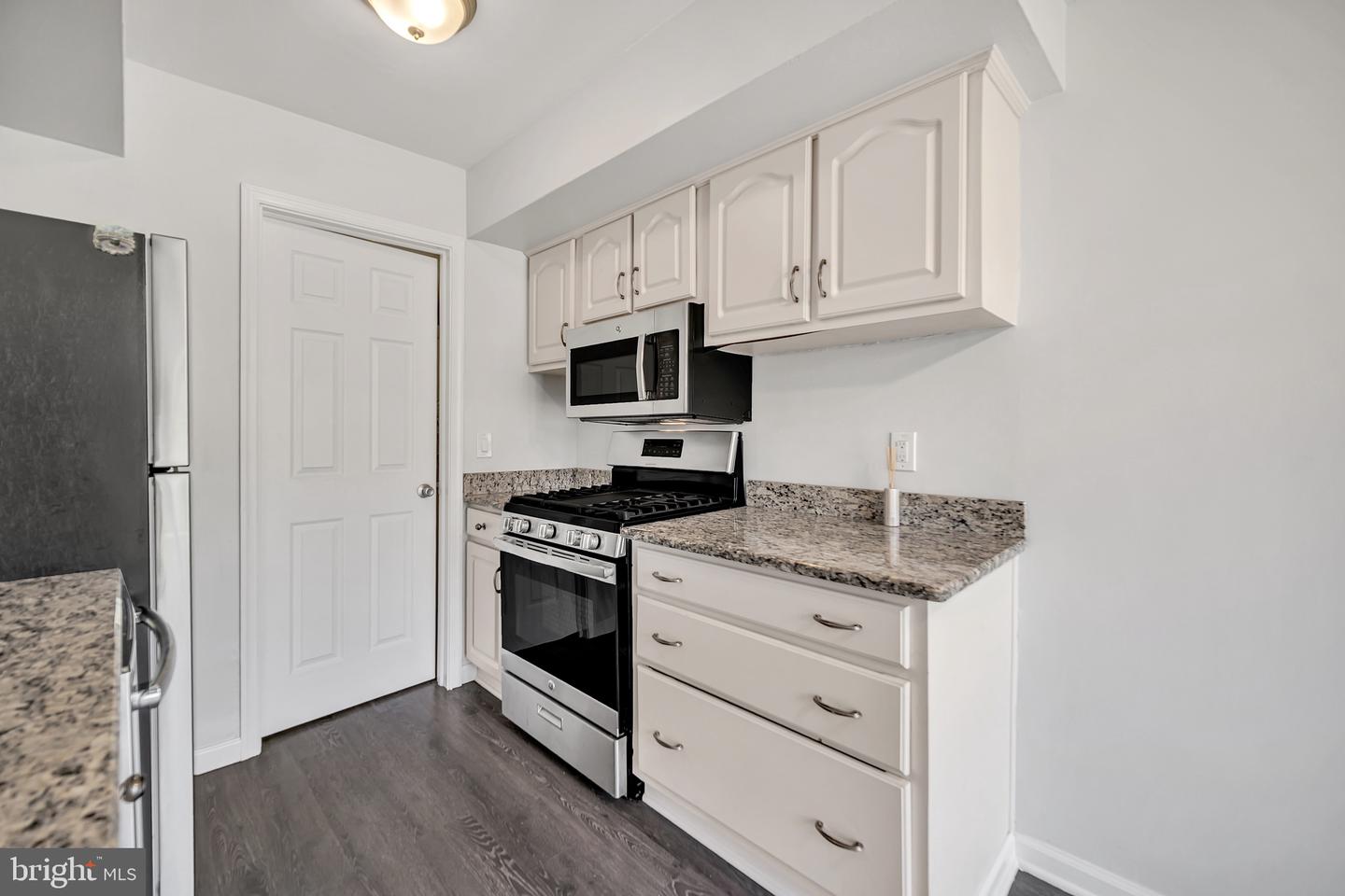 107 Lexington Ct Property Photo 7