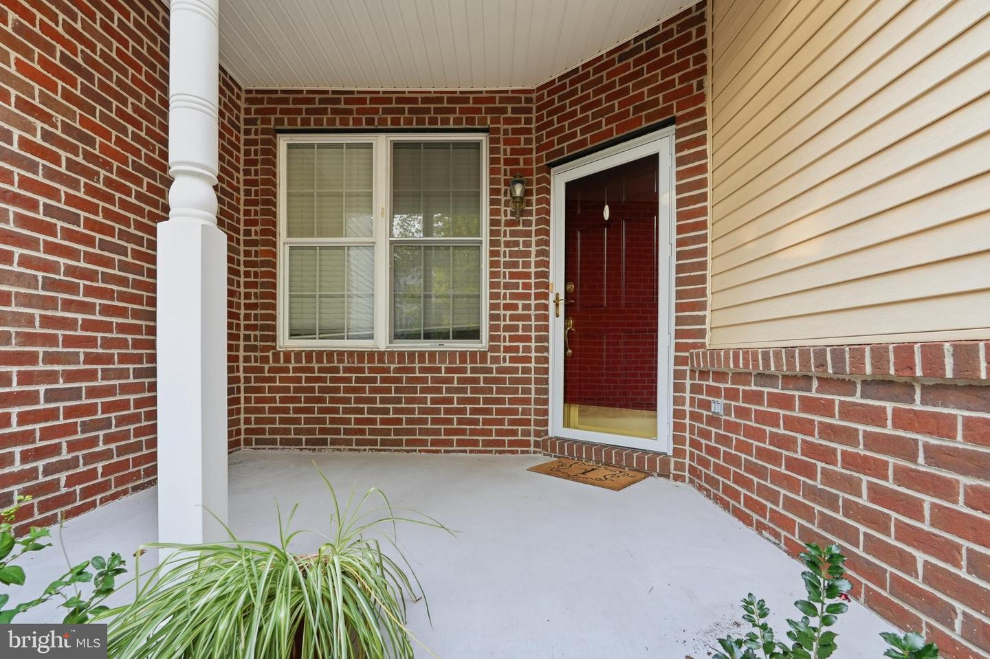 2297 Dorchester St W Property Photo 2