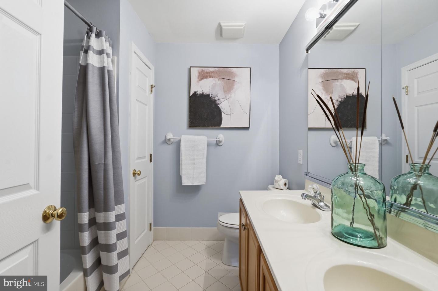 2297 Dorchester St W Property Photo 26