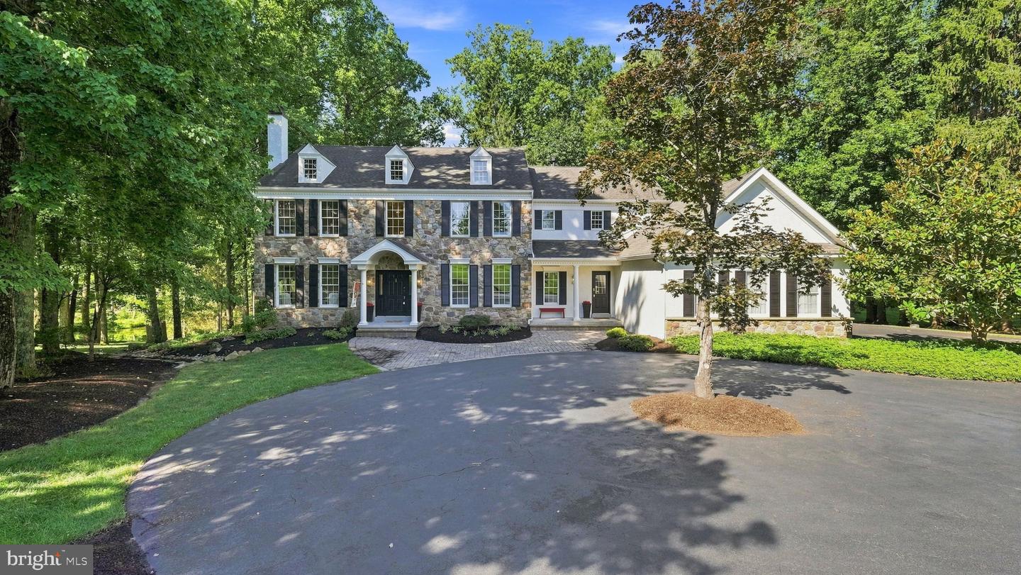 48 WOODSIDE LN