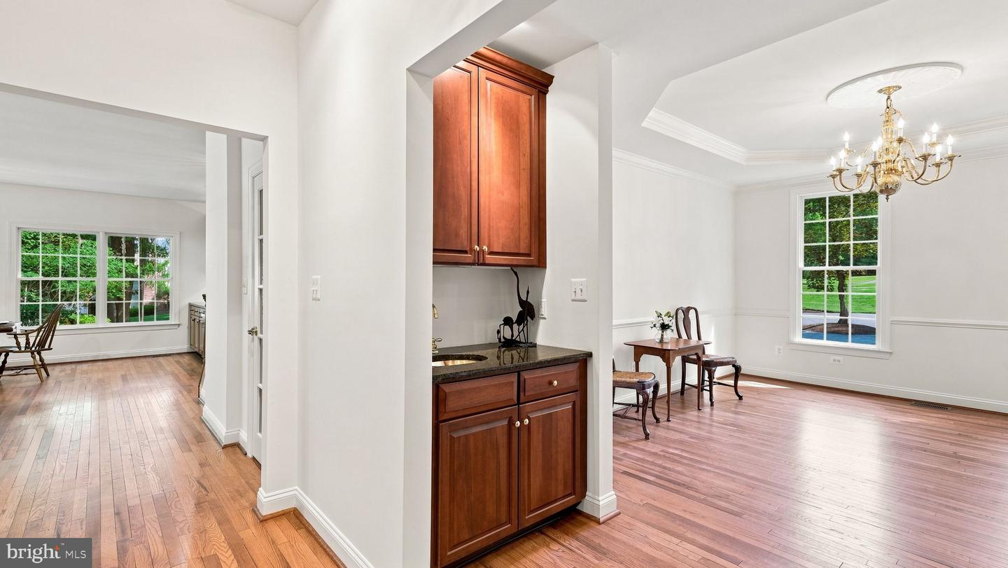 48 Woodside Ln Property Photo 14