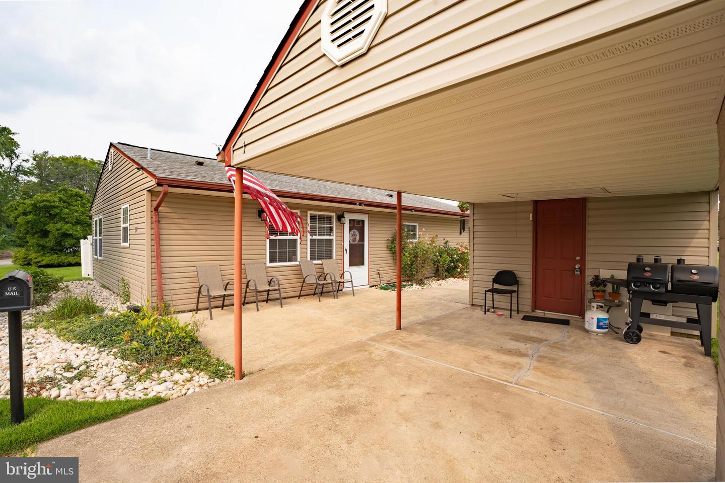 151 Willow Dr Property Photo 3
