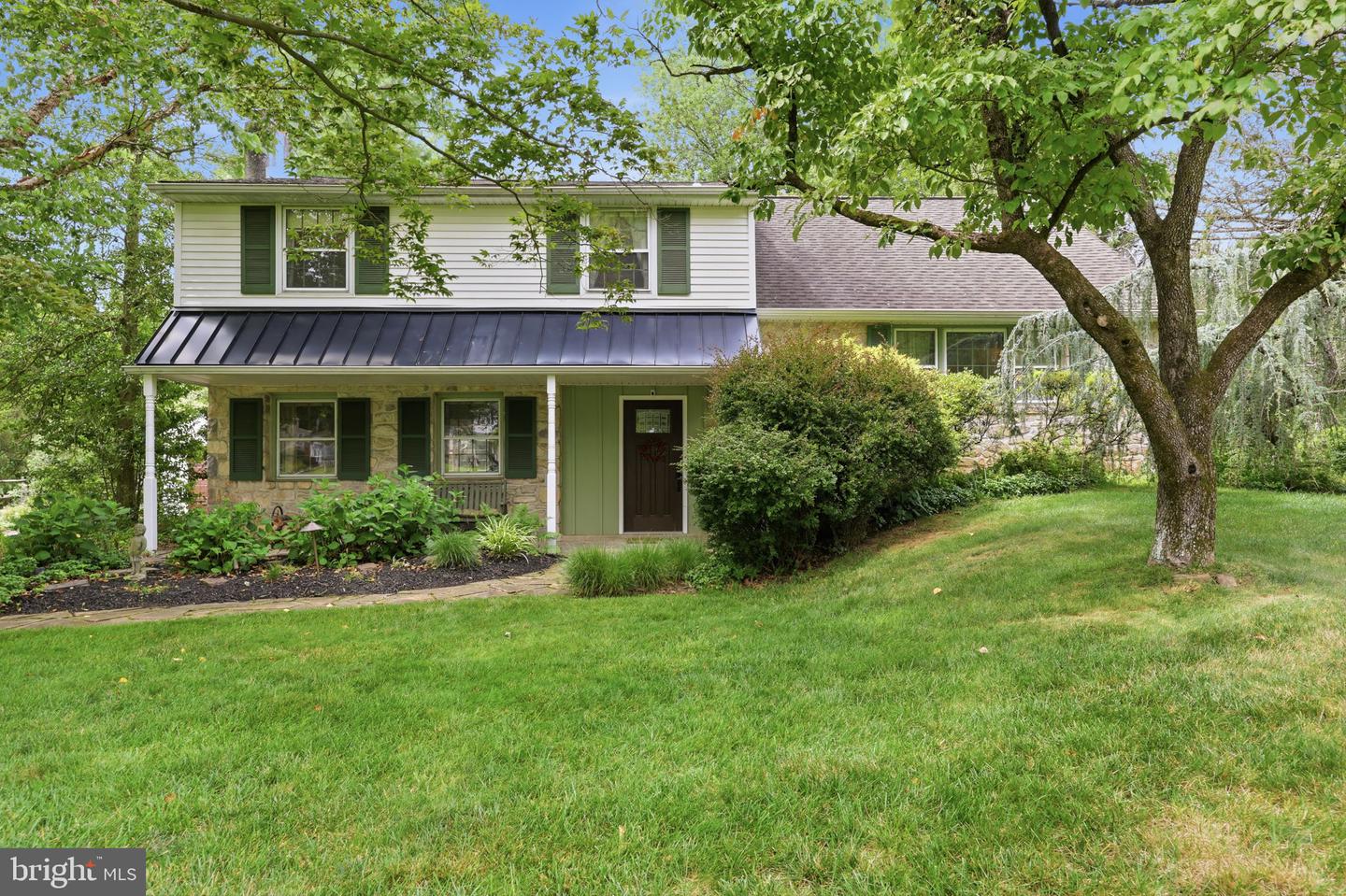 76 Chapel Dr Property Photo 1