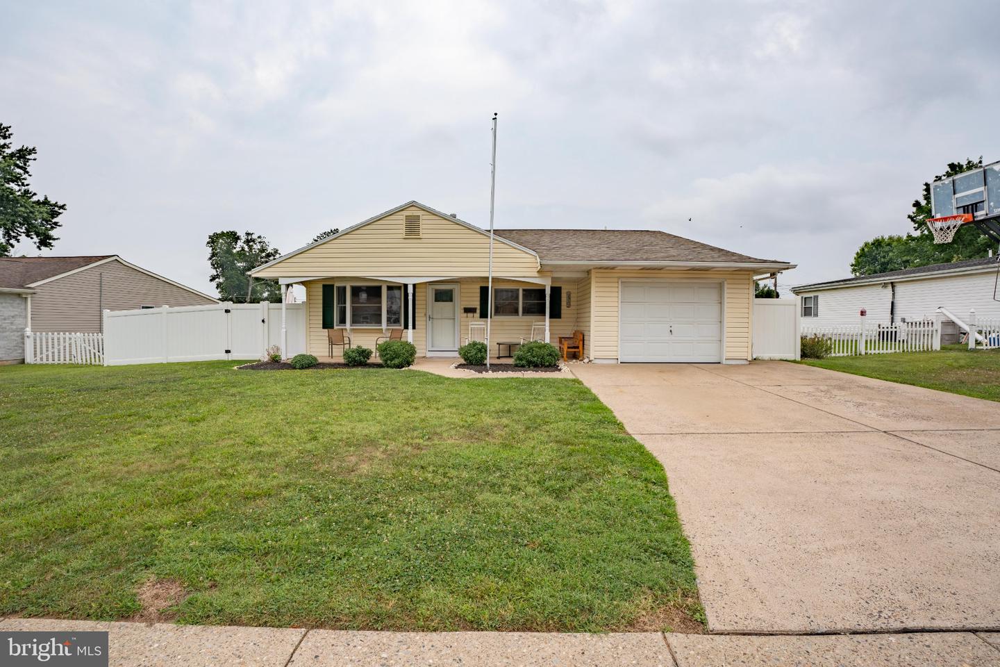 212 Stanford Rd Property Photo 1