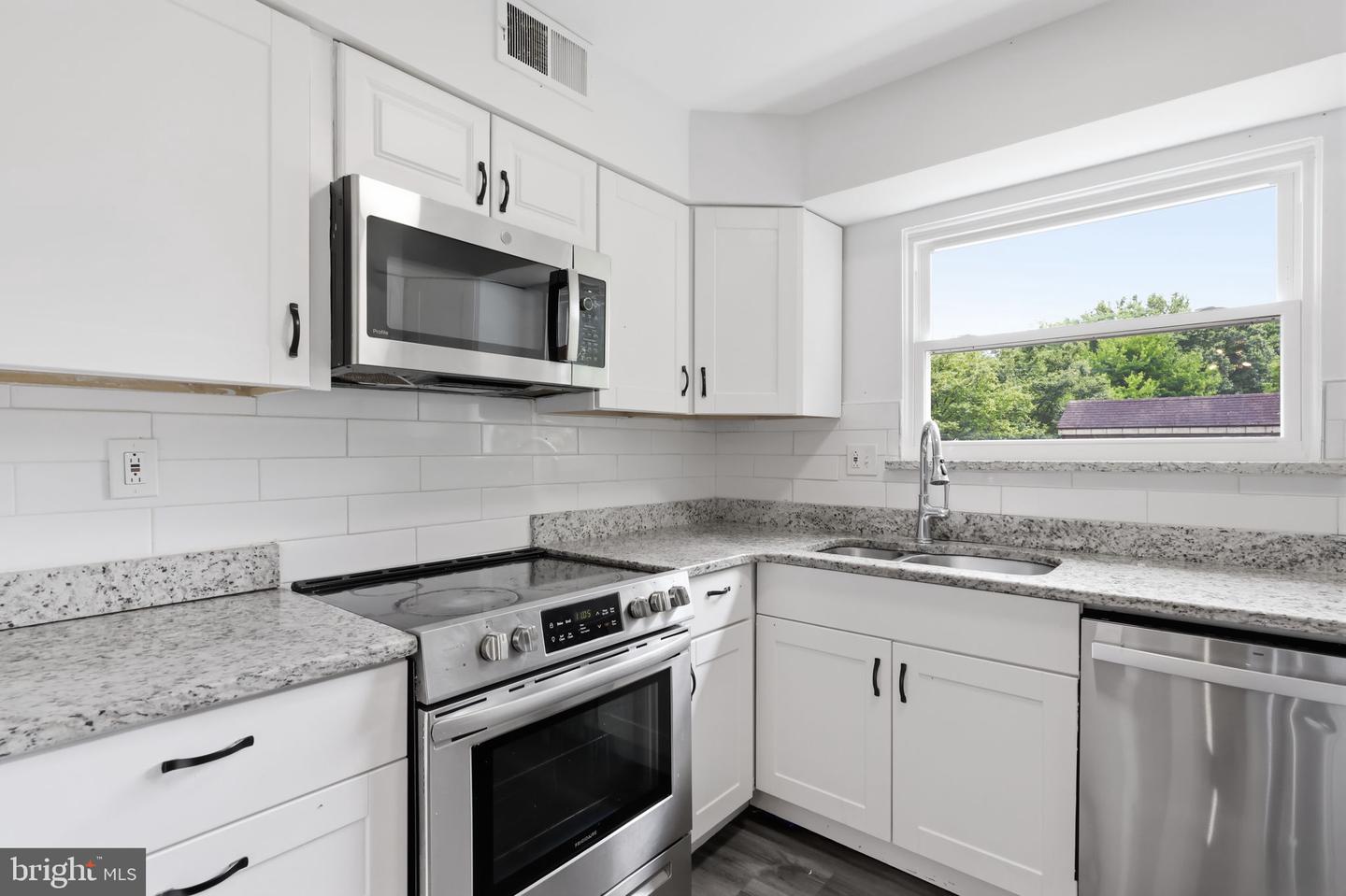 2231 Maltese Ct Property Photo 10