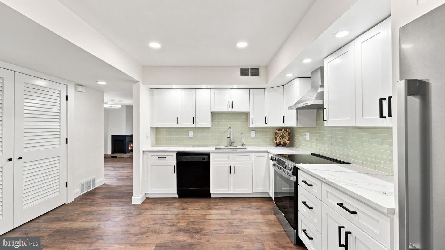10 Aspen Property Photo 8