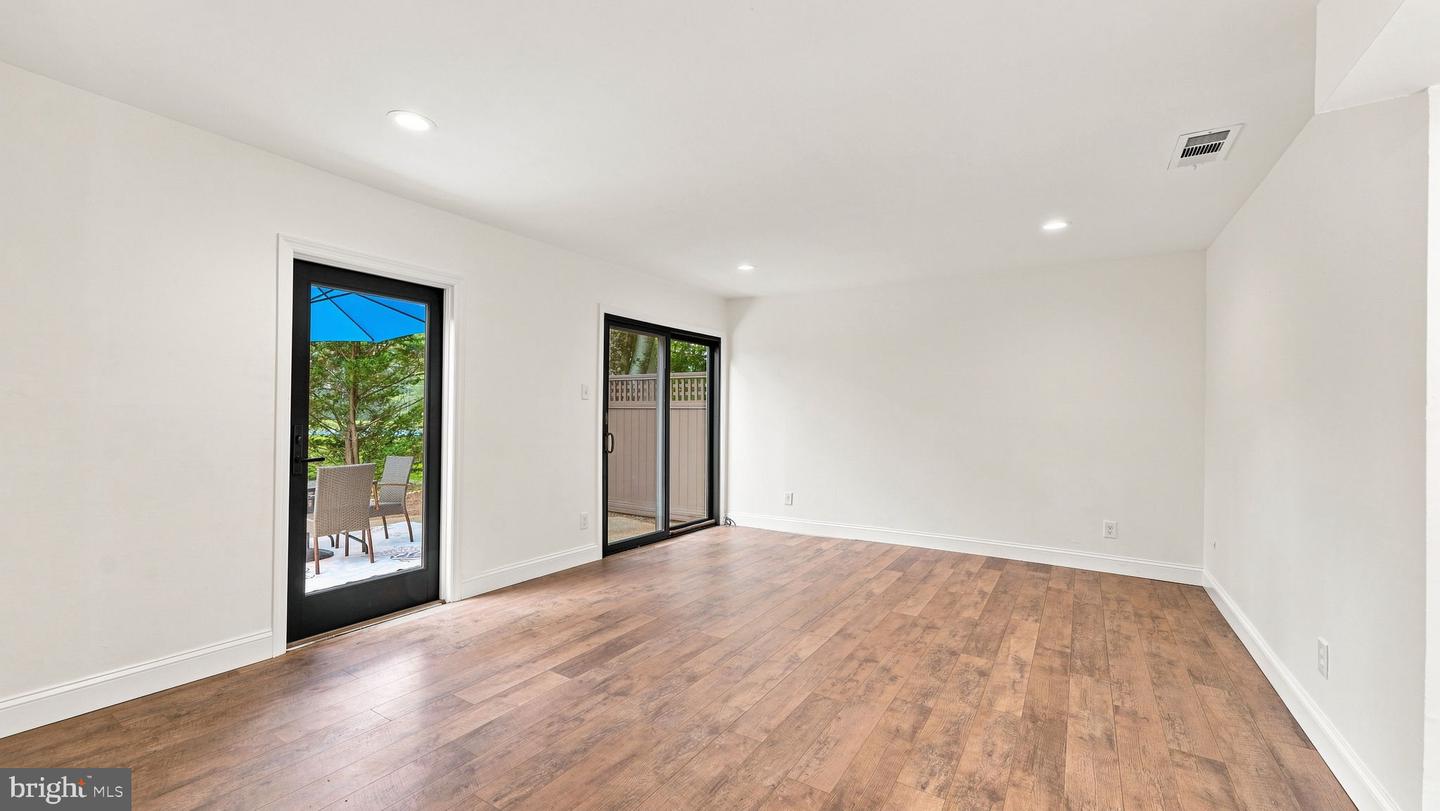 10 Aspen Property Photo 15