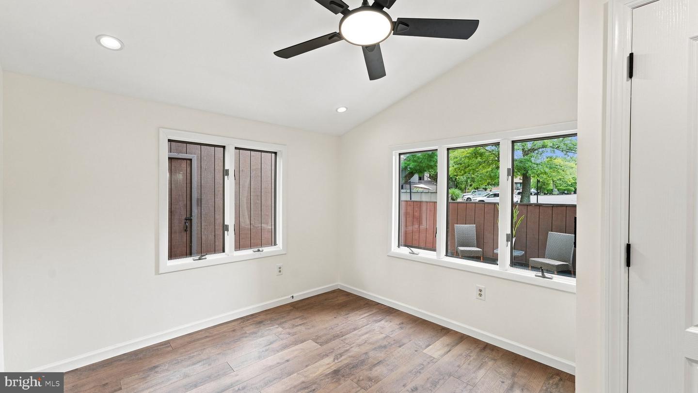 10 Aspen Property Photo 17