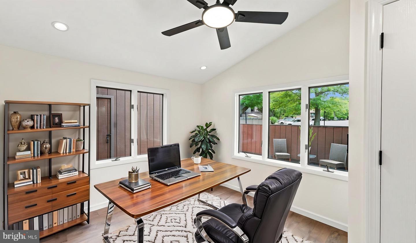 10 Aspen Property Photo 18
