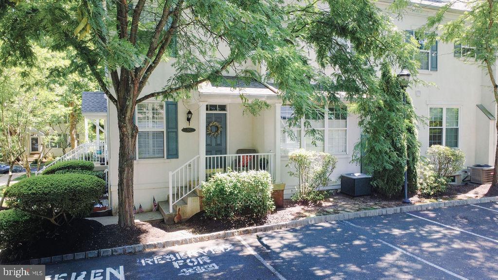 312 LANTERN DR