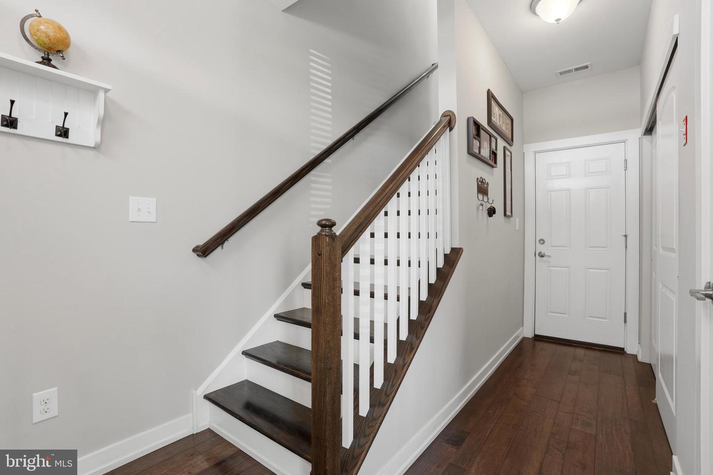 108a Dock St Property Photo 6