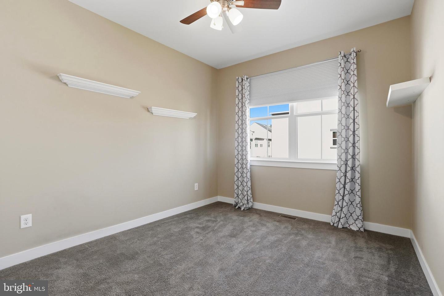 108a Dock St Property Photo 32