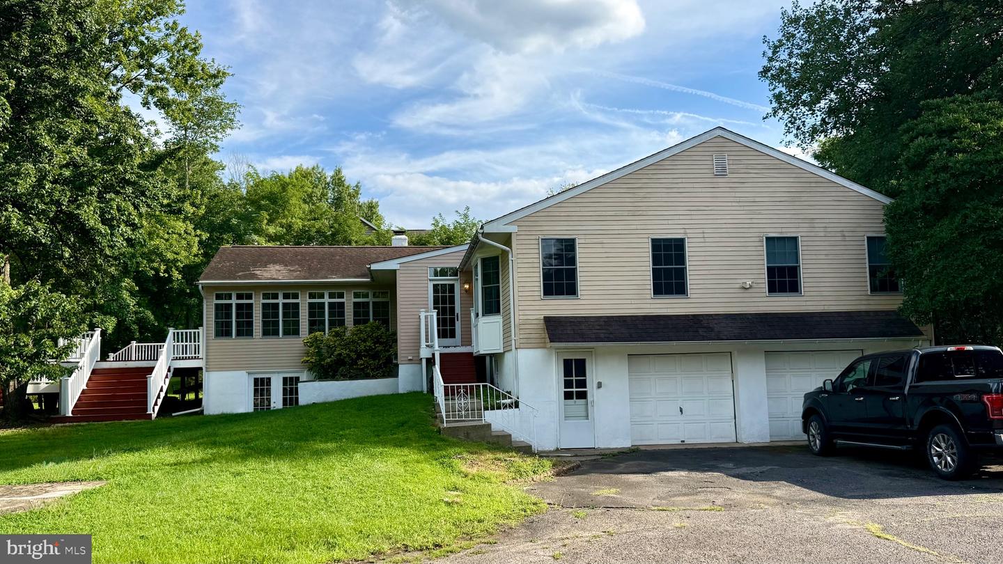1339 Hill St Property Photo 3