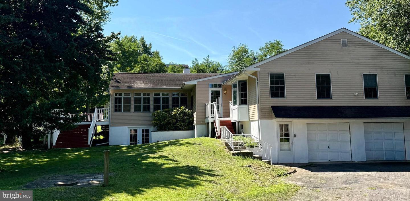 1339 Hill St Property Photo 4