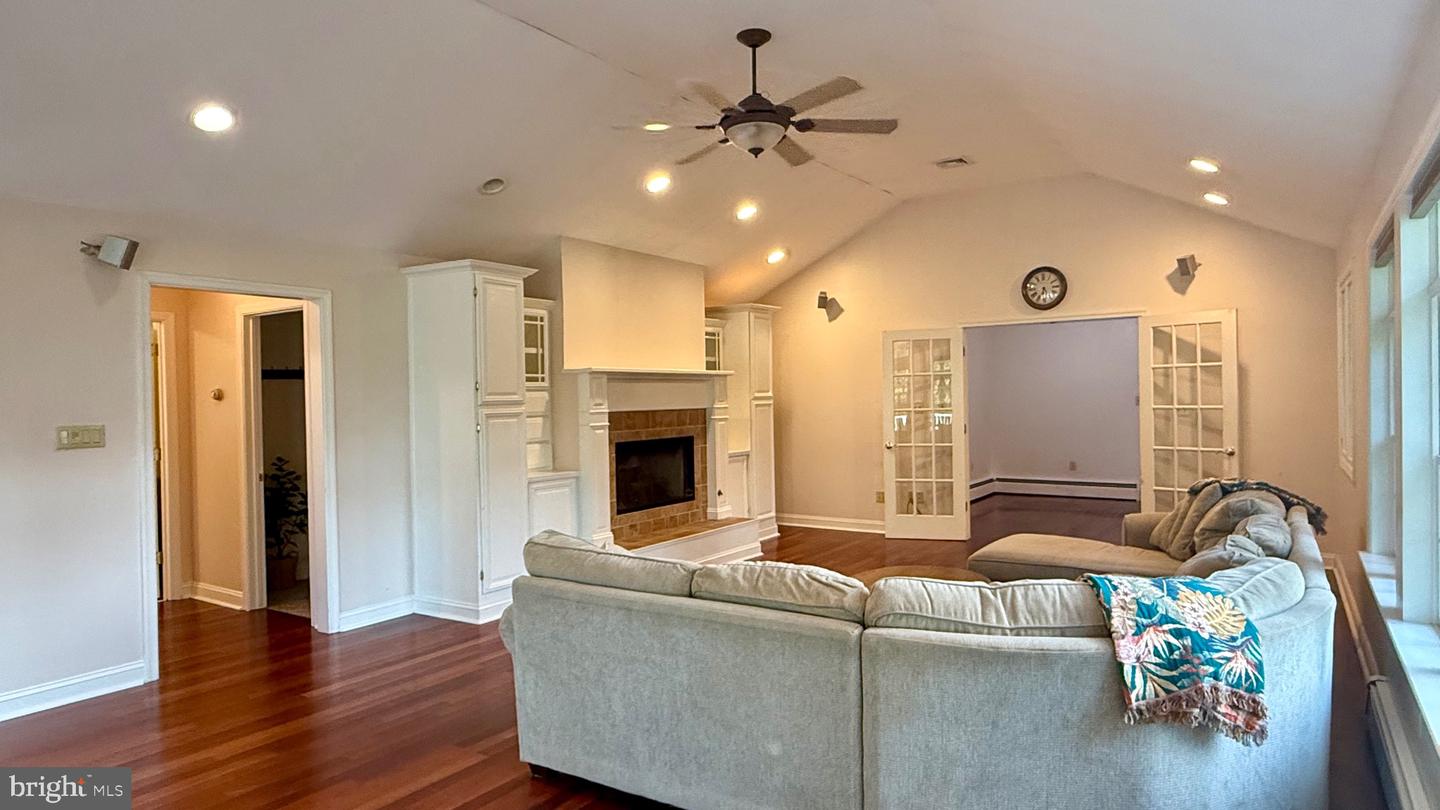 1339 Hill St Property Photo 31