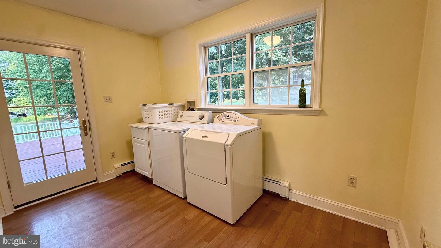 1339 Hill St Property Photo 37