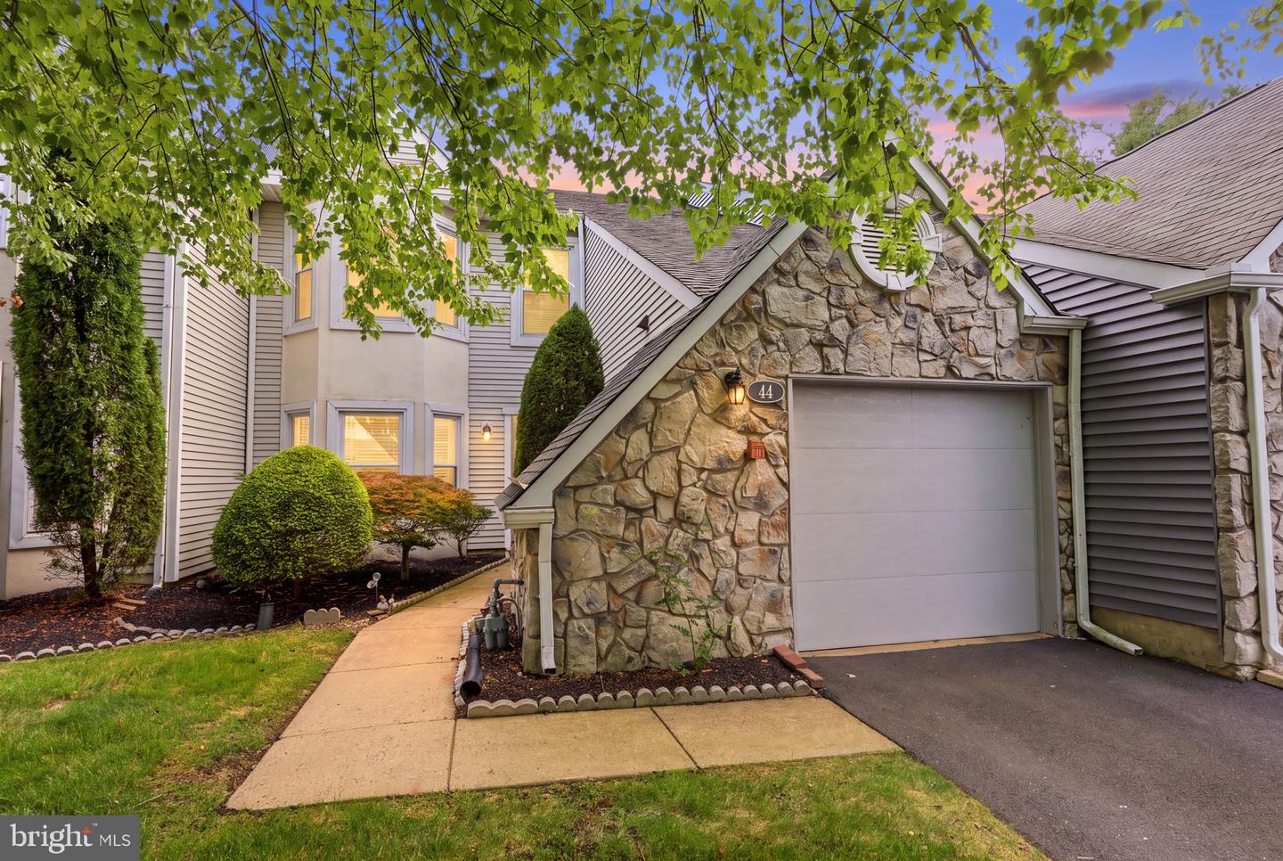 44 GAYLORD CT Property Photo 1