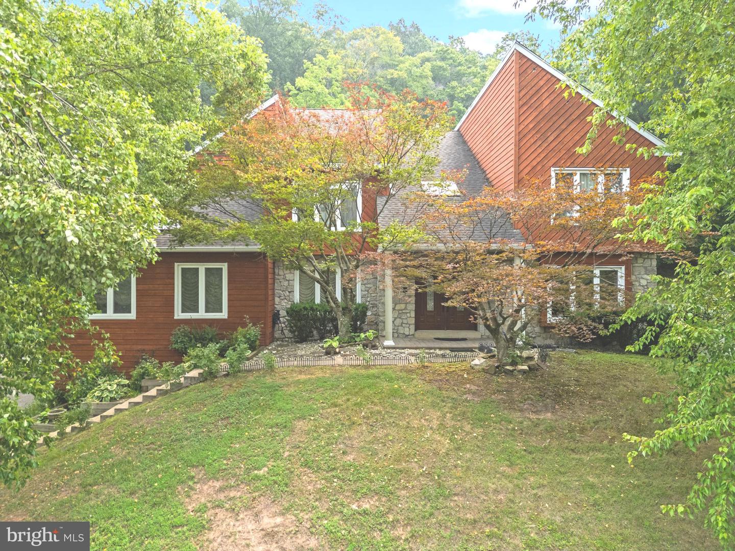 2002 Par Dr Property Photo 1