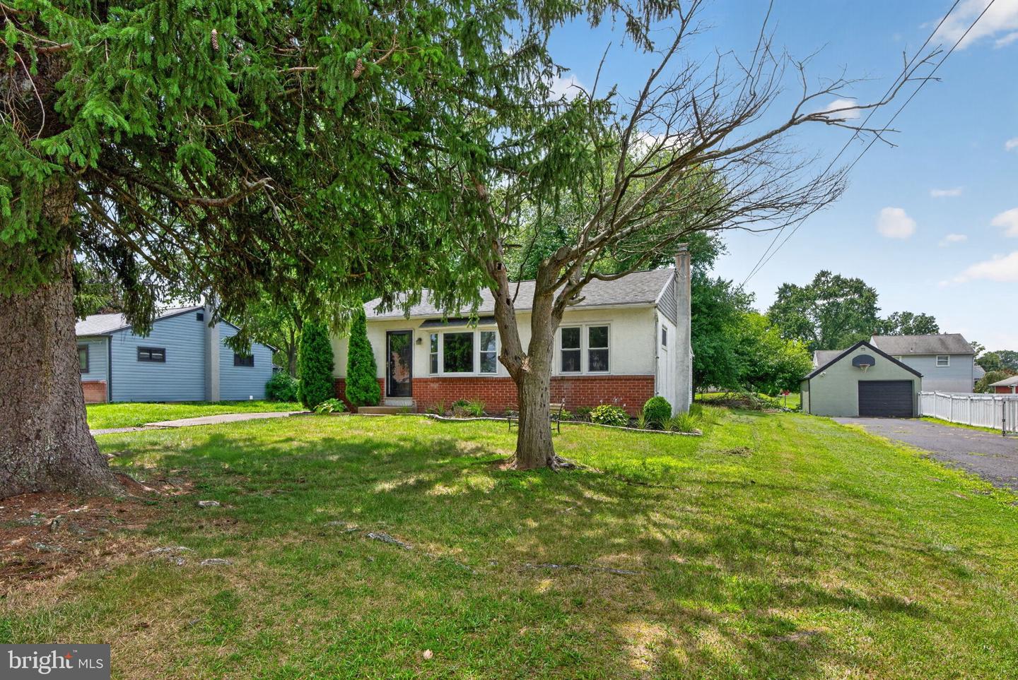 336 Beech St Property Photo 3