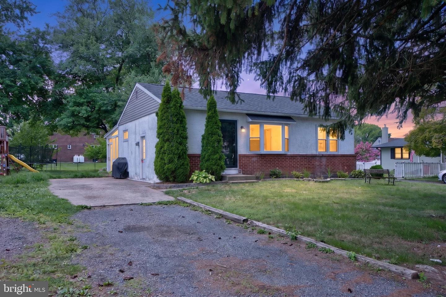 336 Beech St Property Photo 4