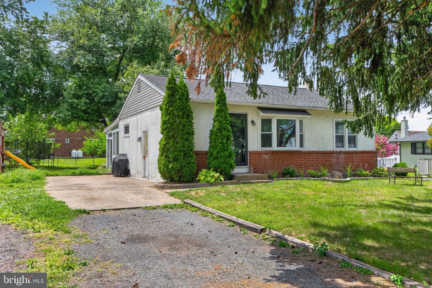 336 Beech St Property Photo 5