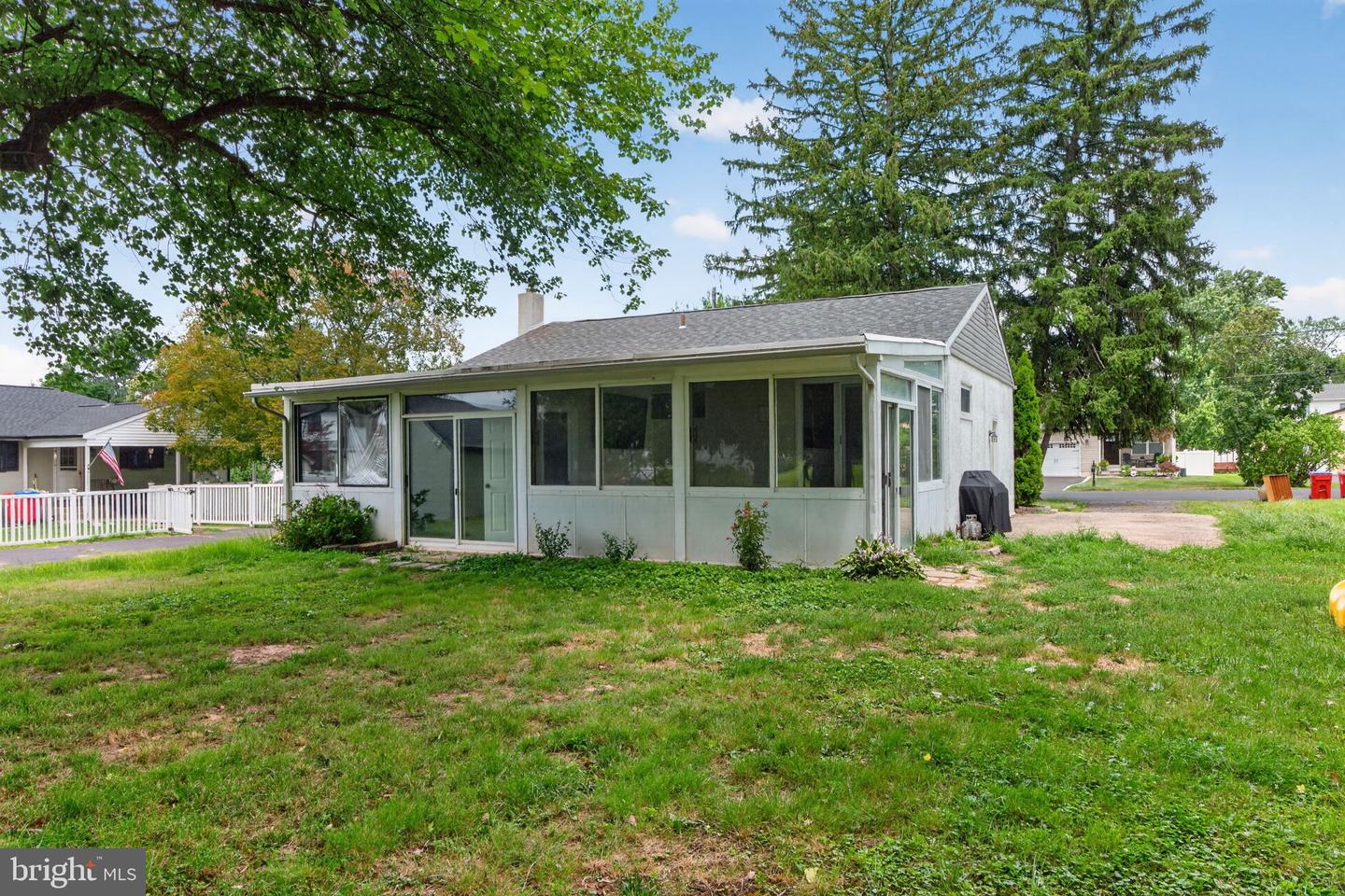 336 Beech St Property Photo 11