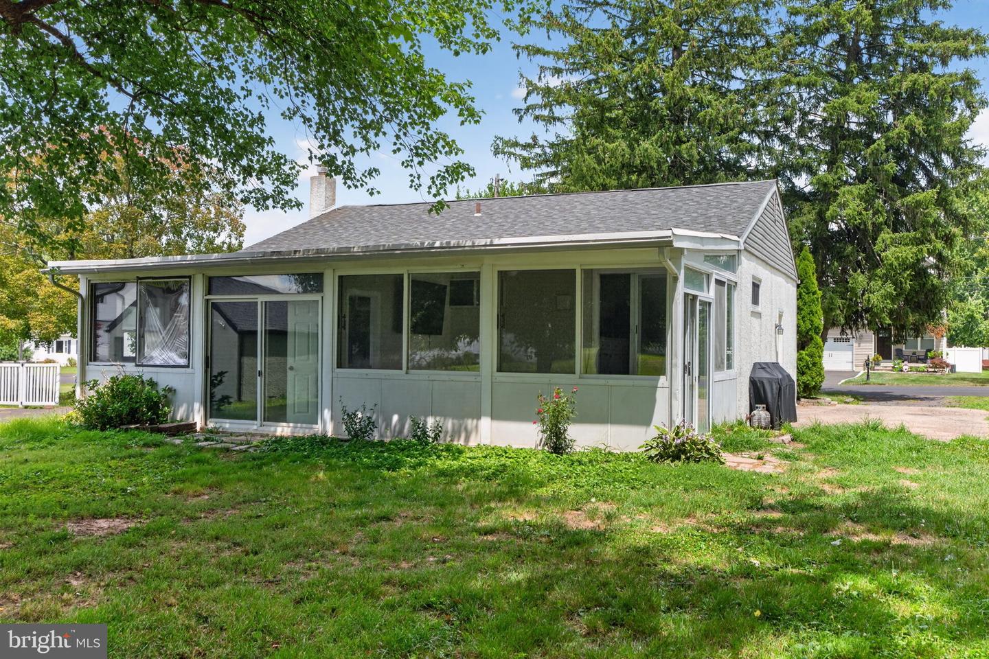 336 Beech St Property Photo 12