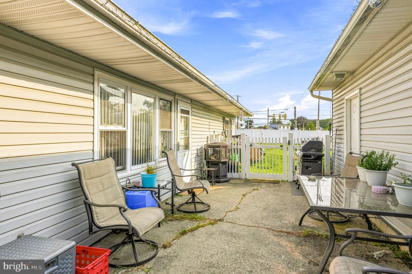6 Idlewild Rd Property Photo 2