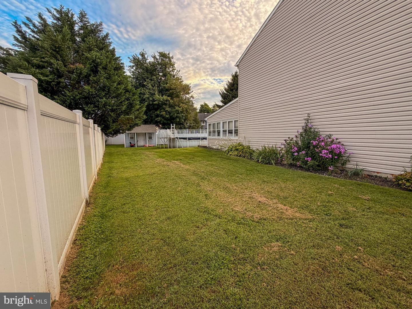 890 Jordan Dr Property Photo 29