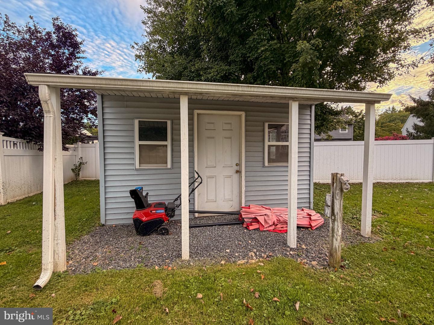 890 Jordan Dr Property Photo 31