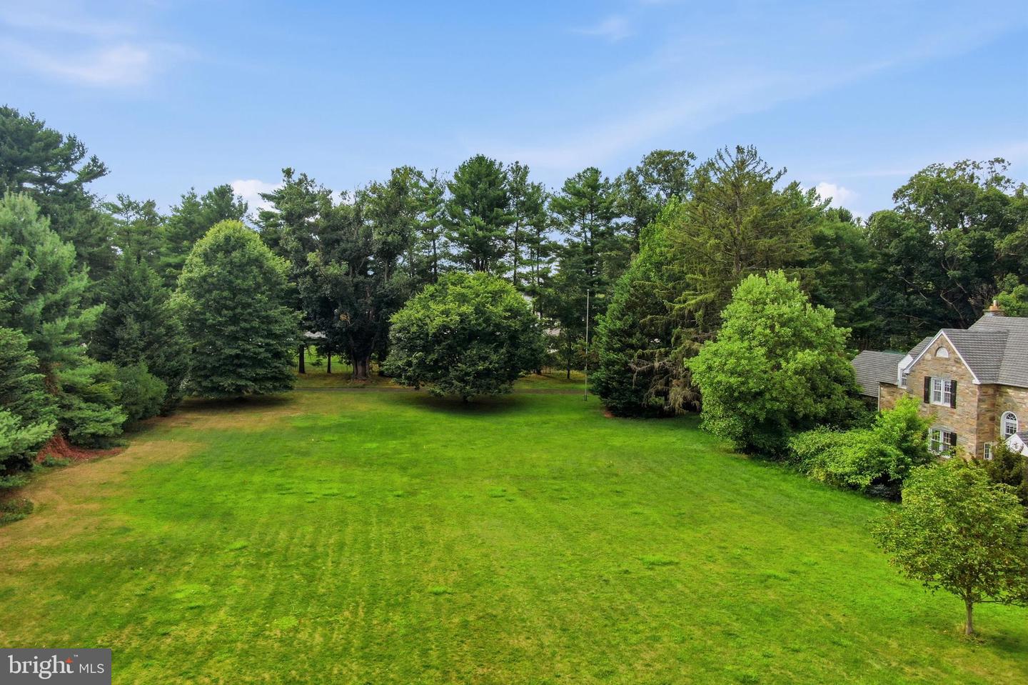 1801 County Line Rd Property Photo 3
