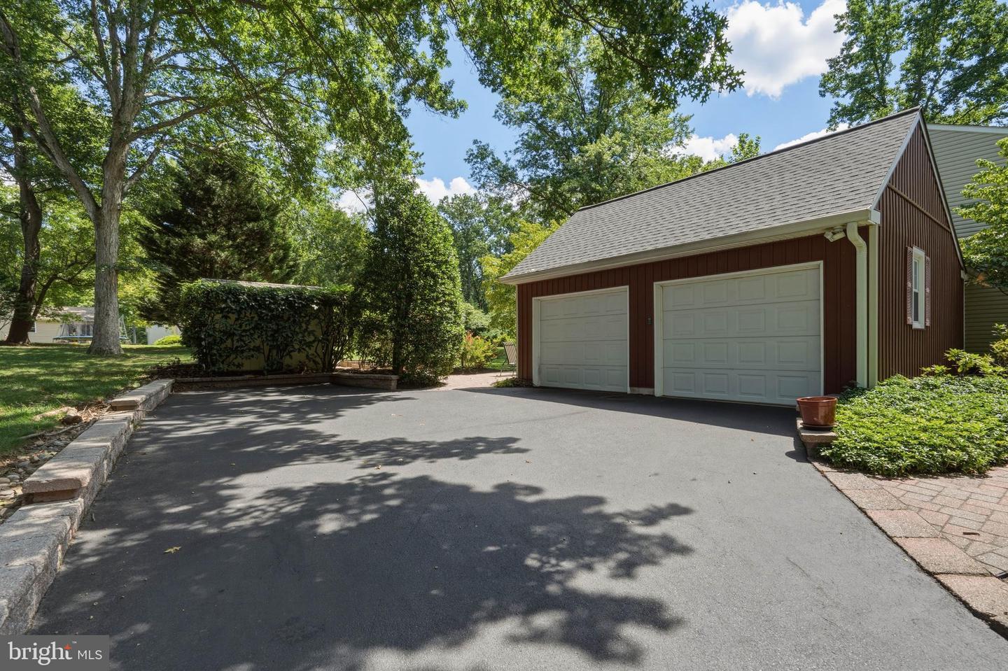 1333 University Dr Property Photo 4